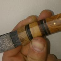 Couteau fixe feuilleté 30 couches, manche olivier, cuir, VENDU