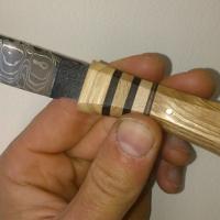 Couteau fixe 30 couches, manche frêne olivier,cuir, 180 euros